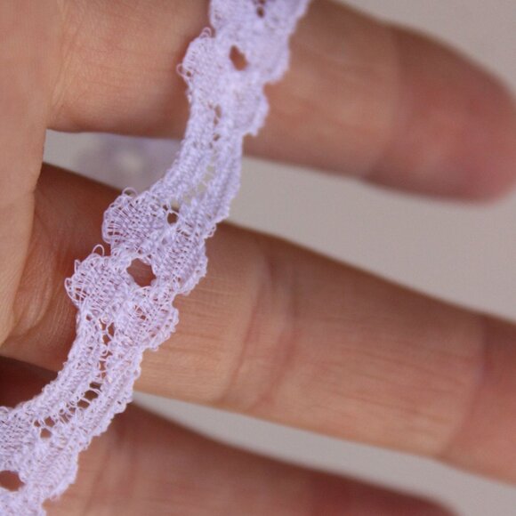 Vintage White Lace, Floral Trim 7/16" Wide, 4 Yards - Picture 4 of 9